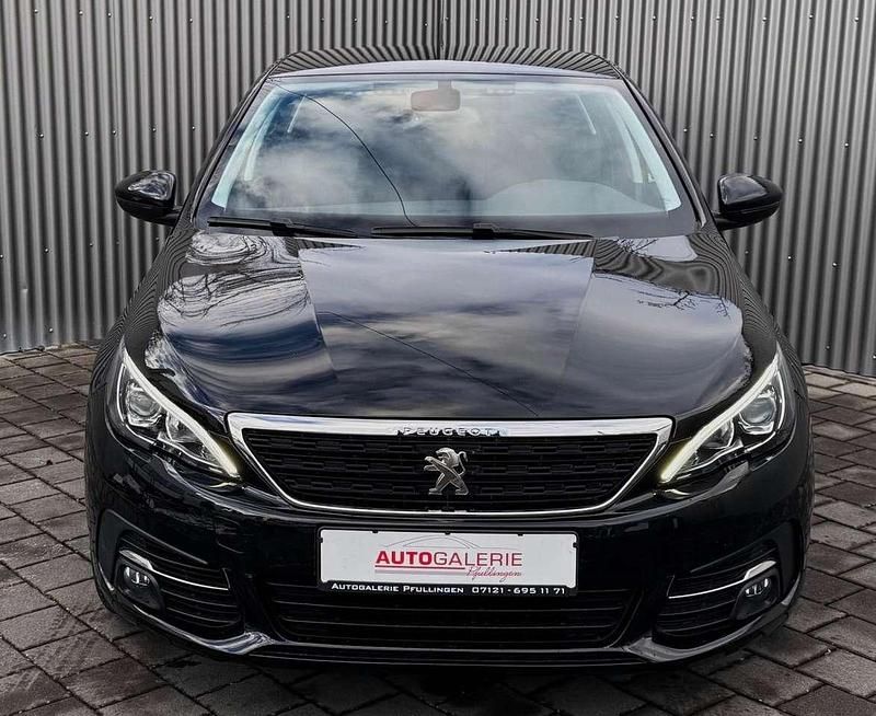 Gebraucht Peugeot 308 Active 131 PS (96 kW) 2021 Schwarz Kleinwagen
