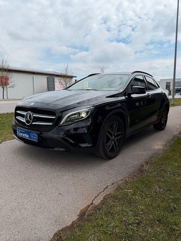 Gebraucht Mercedes GLA200 136 PS (100 kW) 2016 Schwarz SUV