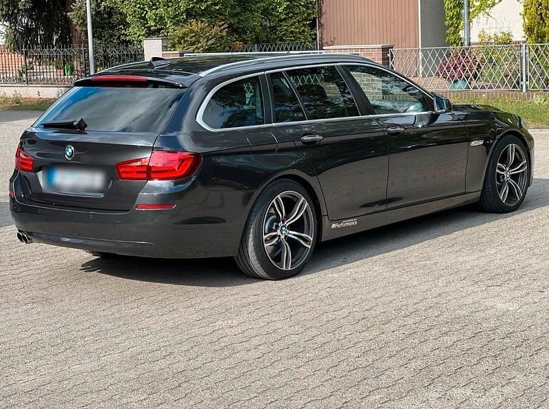 Gebraucht BMW 520 184 PS (135 kW) 2013 Grau Kombi