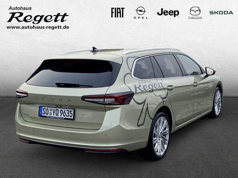 Gebraucht Skoda Superb LAURIN & KLEMENT 150 PS (110 kW) 2024 Gelb Kombi