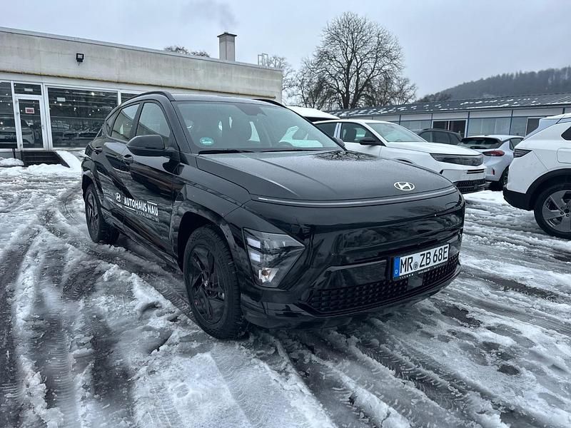 Gebraucht Hyundai Kona Select 99 kW (135 PS) 2026 Abyss black / mic SUV