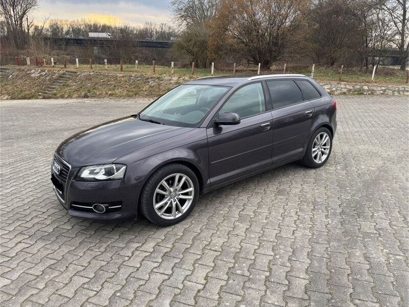 Grau Gebraucht 2010 Audi A3 Sportback Sport Kleinwagen | 8.700 € (Fairer Preis) - Bild 1/4