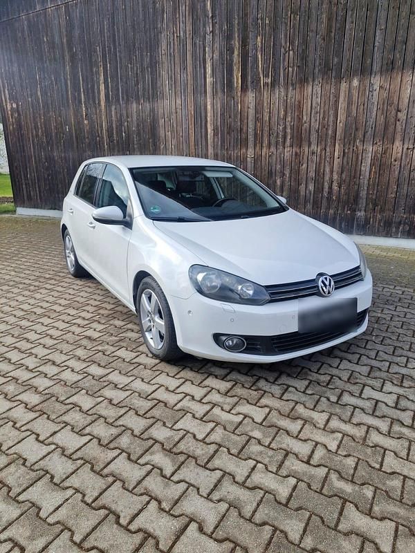 Gebraucht VW Golf VI Team 122 PS (89 kW) 2011 Weiß Kleinwagen