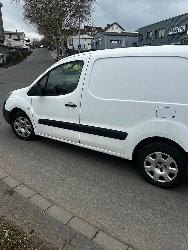 Gebraucht Peugeot Partner 105 PS (77 kW) 2015 Weiß Van / Kleinbus