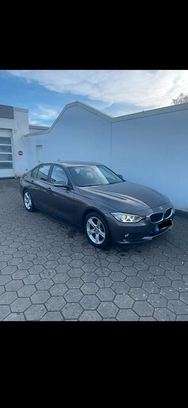 Gebraucht BMW 320 Luxury Line 184 PS (135 kW) 2012 Limousine