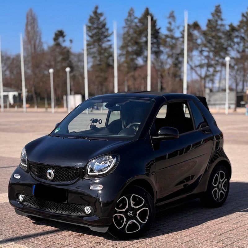 Gebraucht Smart ForTwo Cabrio 90 PS (66 kW) 2017 Schwarz Cabrio