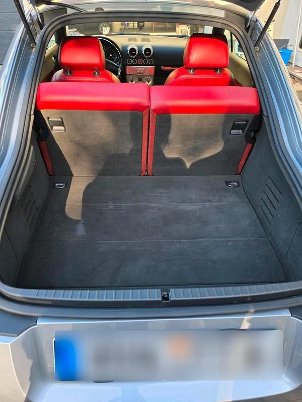 Second-hand Audi TT 225 CP (165 kW) 2002 Argintiu Coupe