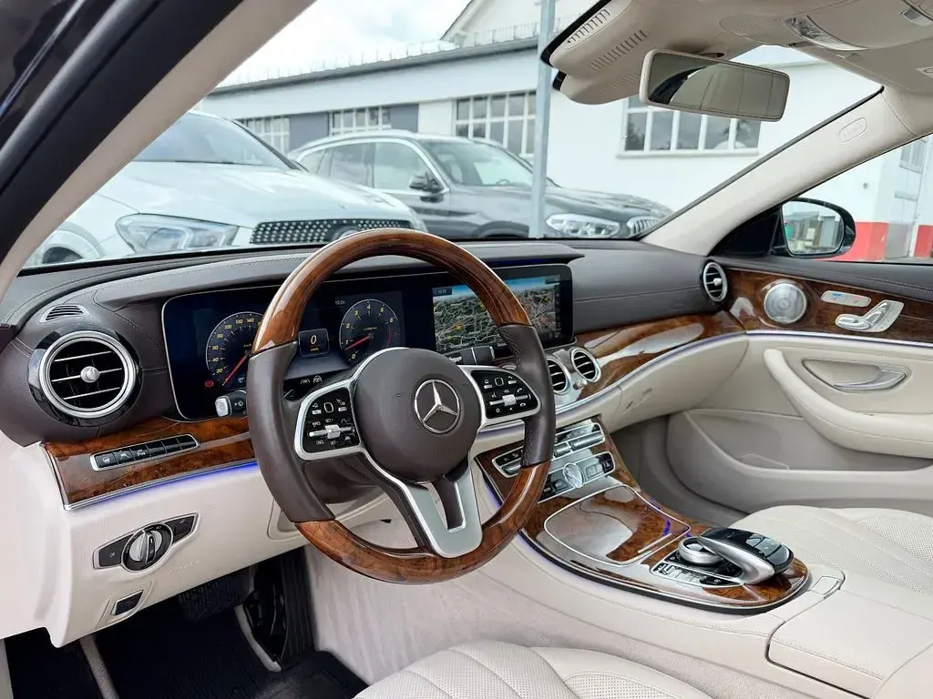 Gebraucht Mercedes E450 AMG 367 PS (269 kW) 2020 Obsidianschwarz metallic Limousine