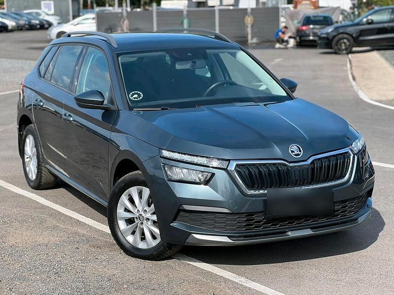 Grau Gebraucht 2020 Skoda Kamiq SUV | 13.999 € (Superpreis) - Bild 1/4