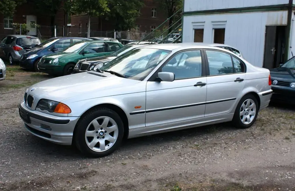 Gebraucht BMW 318 118 PS (86 kW) 1999 Silber Limousine