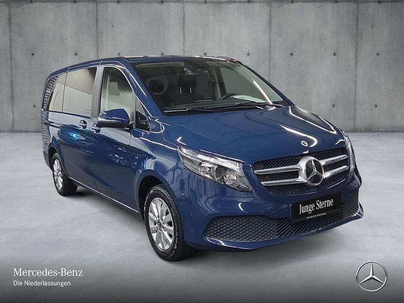 Gebraucht Mercedes V220 163 PS (119 kW) 2022 Blau Van / Kleinbus
