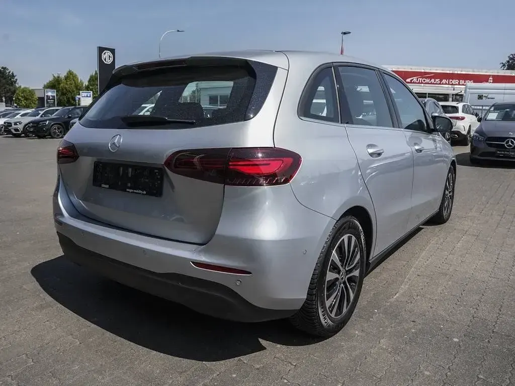 Gebraucht Mercedes B200 Advanced 163 PS (119 kW) 2025 Silber Kleinwagen