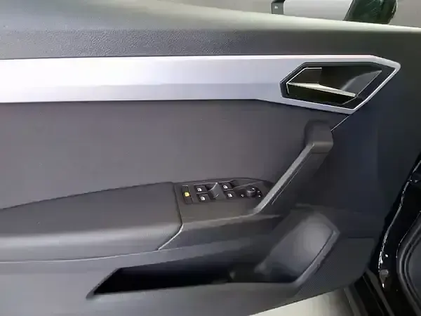 Gebraucht Seat Arona FR 110 PS (80 kW) 2024 Midnight schwarz metallic / magnetic grau metallic SUV