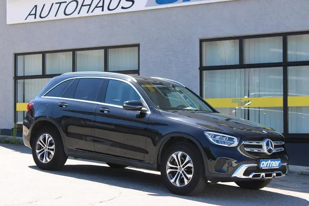 Gebraucht Mercedes GLC200 163 PS (119 kW) 2021 Schwarz SUV