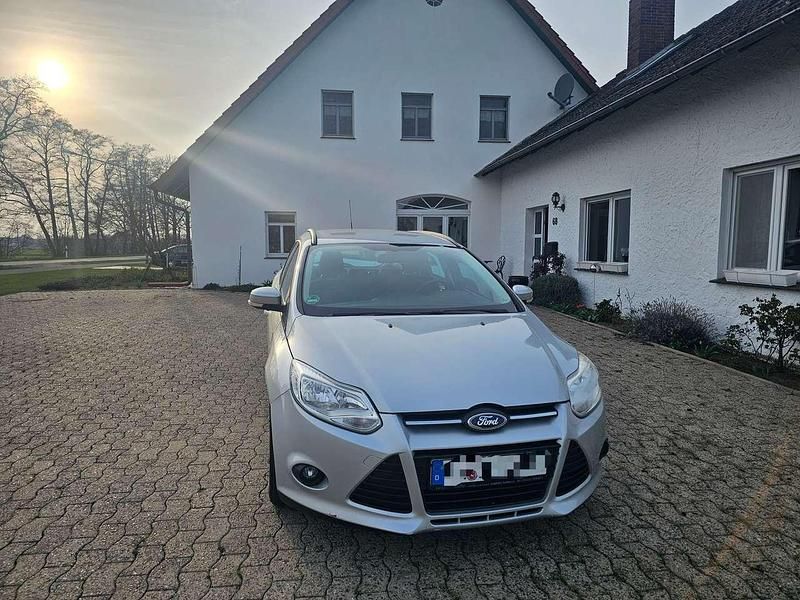 Gebraucht Ford Focus Titanium 116 PS (85 kW) 2011 Silber Kombi