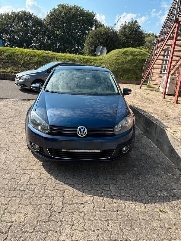 Blau Gebraucht 2011 VW Golf VI Limousine | 4.200 € - Bild 1/4
