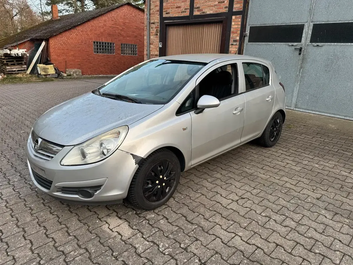 Gebraucht Opel Corsa 80 PS (58 kW) 2009 Silber Kleinwagen