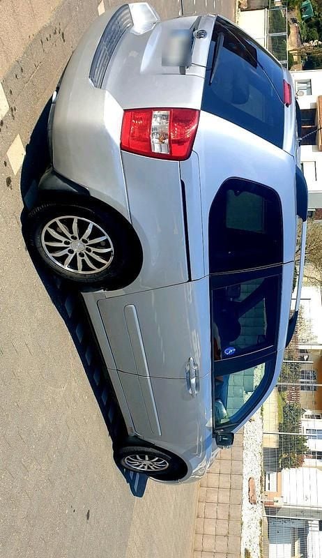 Gebraucht Kia Carnival 192 PS (141 kW) 2012 Grau Van / Kleinbus