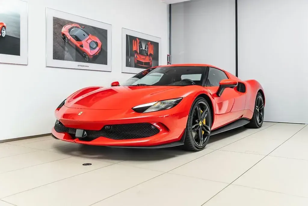 Gebraucht Ferrari 296 829 PS (609 kW) 2024 Rot