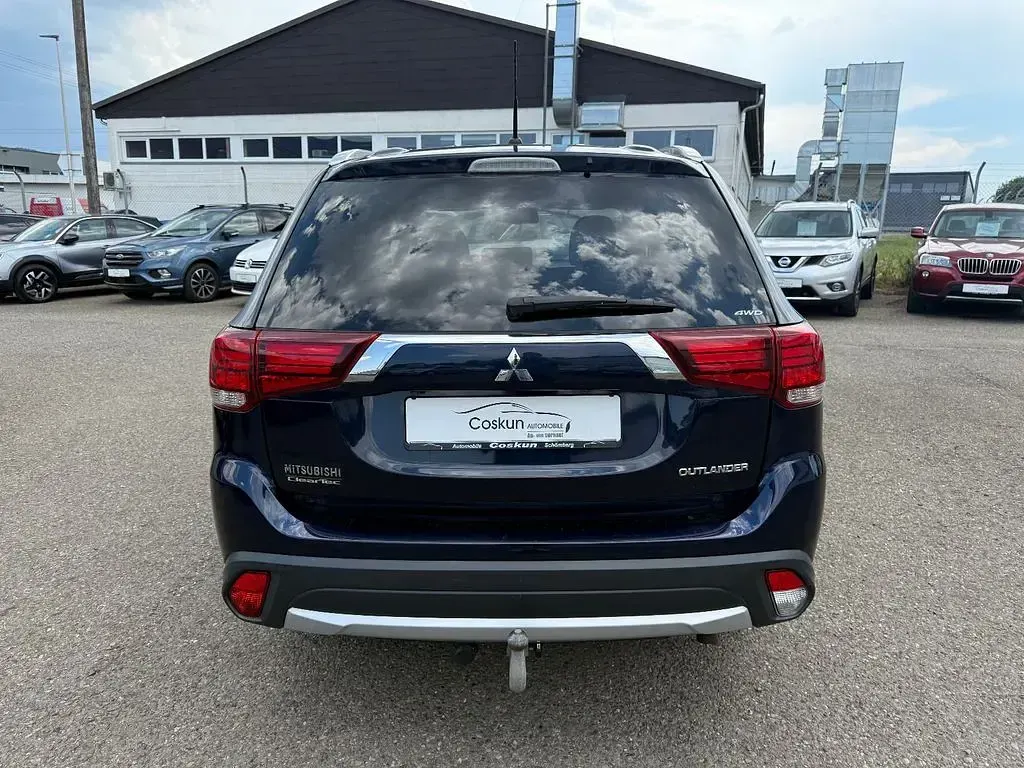 Gebraucht Mitsubishi Outlander Plus 192 PS (141 kW) 2016 Blau SUV
