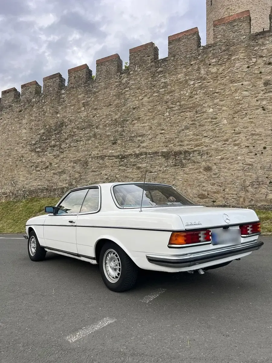 Gebraucht Mercedes 230 109 PS (80 kW) 1979 Weiß Coupé