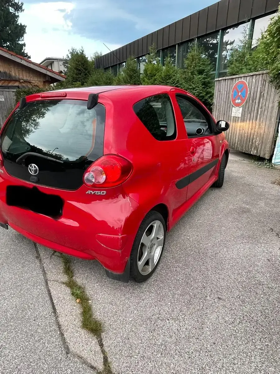 Gebraucht Toyota Aygo 68 PS (50 kW) 2007 Rot Kleinwagen