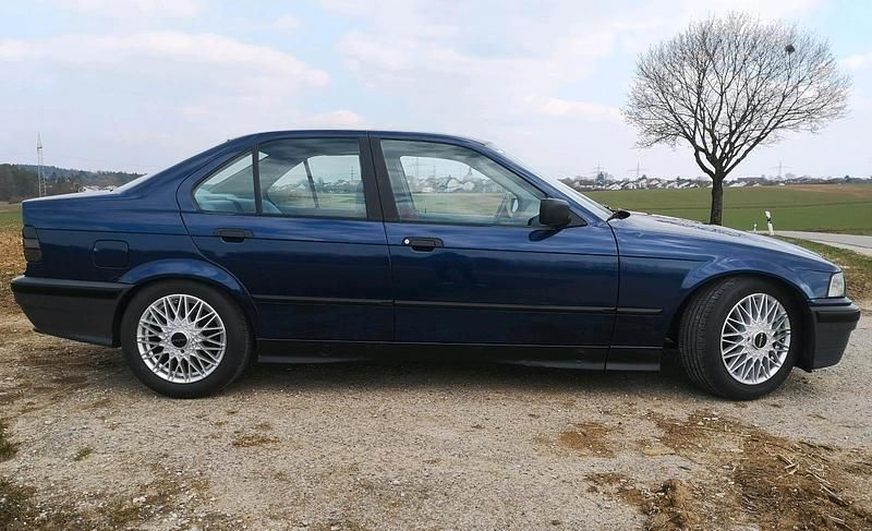 Gebraucht BMW 318 Performance 113 PS (83 kW) 1991 Blau Limousine