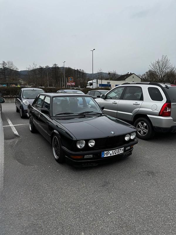 Grau Gebraucht 1987 BMW 520 Shadowline Limousine | 9.000 € - Bild 1/4