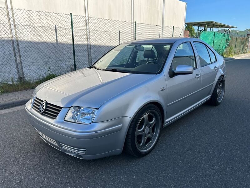 Silber Gebraucht 2000 VW Bora Highline Limousine | 3.900 € (Etwas zu teuer) - Bild 1/4
