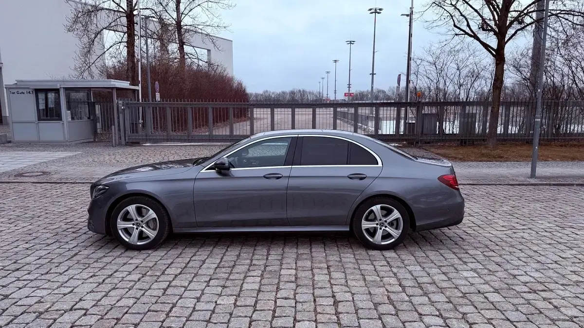 Gebraucht Mercedes E400 AMG line 340 PS (250 kW) 2020 Grau Limousine