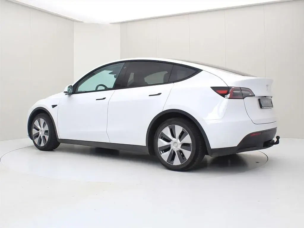 Gebraucht Tesla Model Y Standard Range 253 kW (345 PS) 2022 Silber SUV