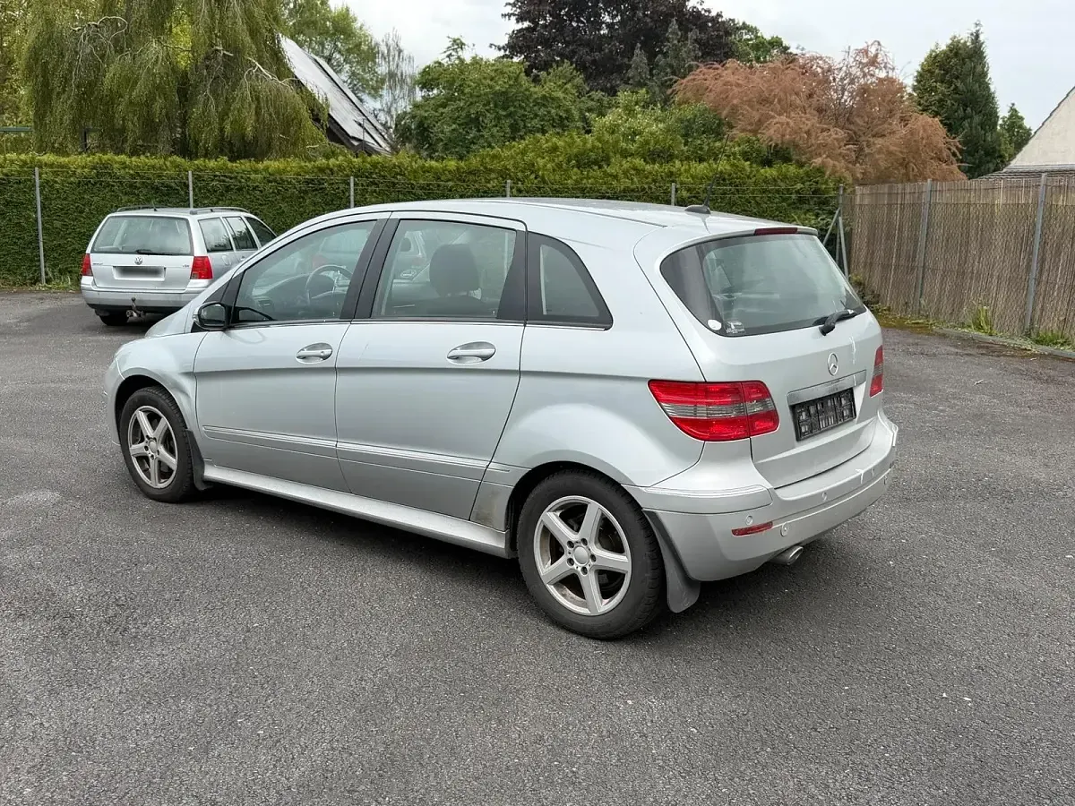 Gebraucht Mercedes B200 140 PS (102 kW) 2005 Silber Van / Kleinbus