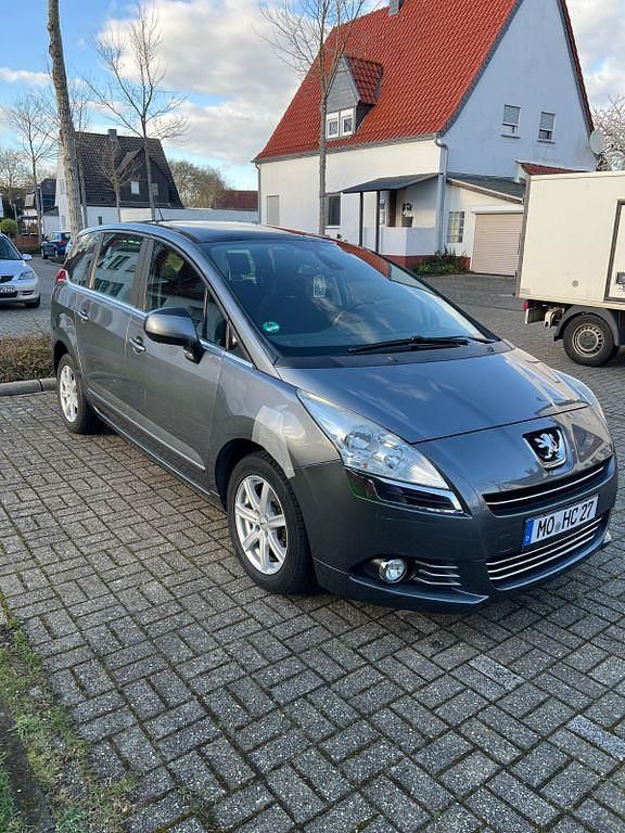 Gebraucht Peugeot 5008 Active 156 PS (114 kW) 2011 Schwarz Van / Kleinbus