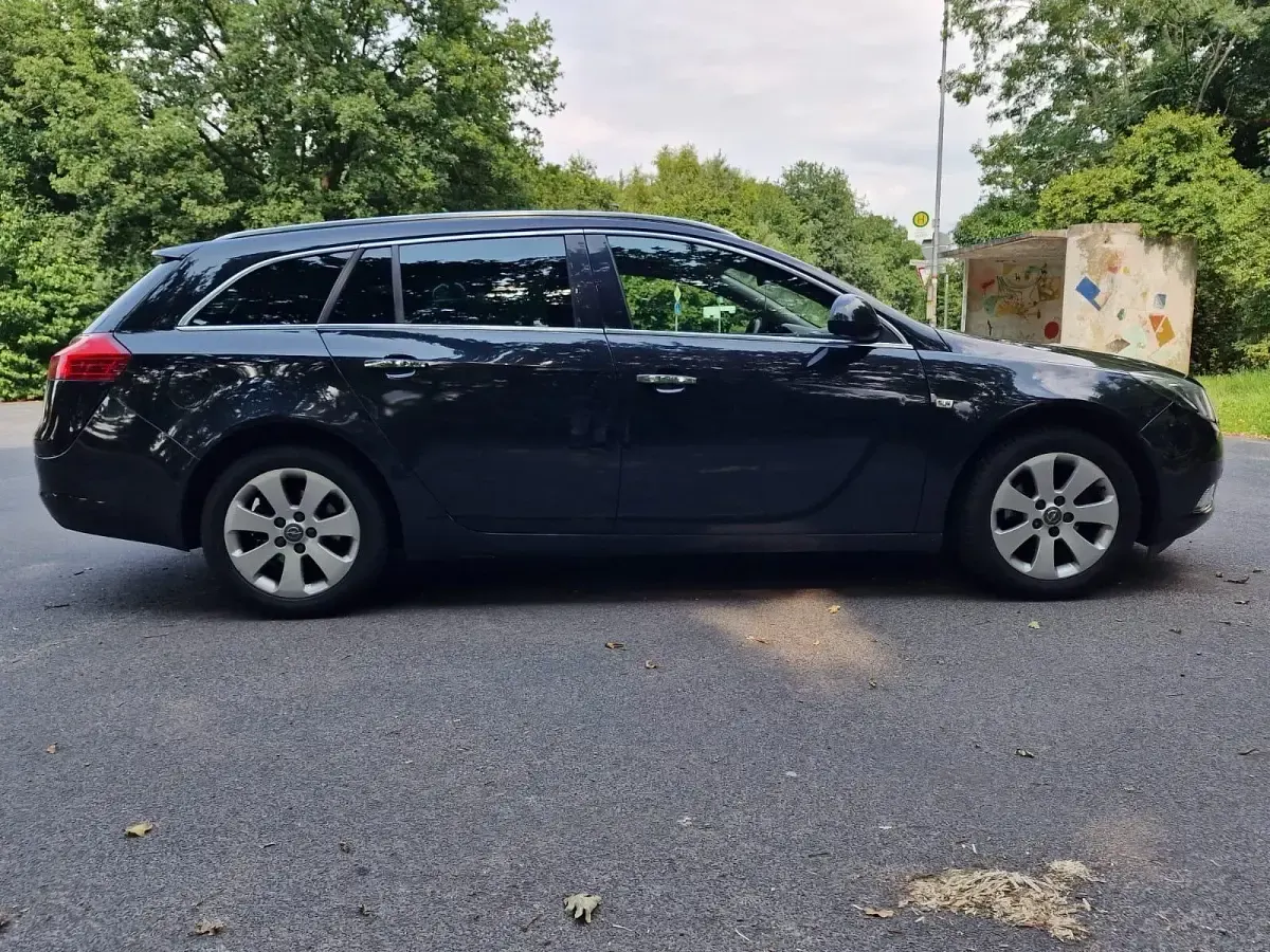 Gebraucht Opel Insignia 140 PS (102 kW) 2012 Schwarz Limousine
