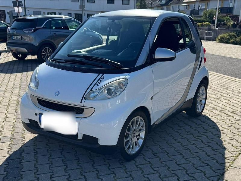 Weiß Gebraucht 2009 Smart ForTwo Coupé Passion Coupé | 3.600 € (Guter Preis) - Bild 1/4