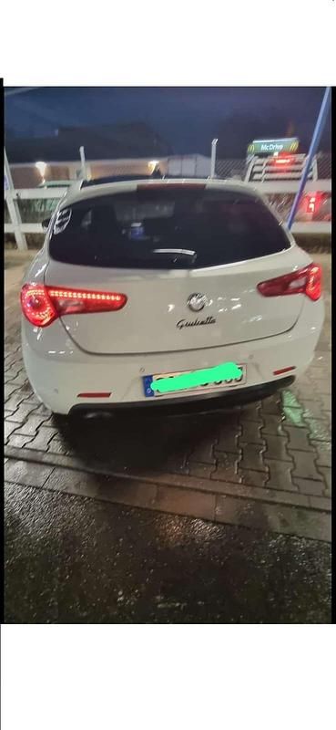 Gebraucht Alfa Romeo Giulietta 170 PS (125 kW) 2012 Weiß Kleinwagen