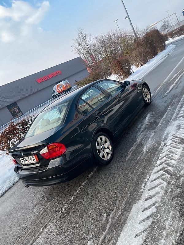 Gebraucht BMW 320 164 PS (120 kW) 2008 Schwarz Limousine