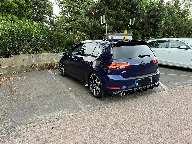 Gebraucht VW Golf VII GTI 245 PS (180 kW) 2019 Blau Kleinwagen