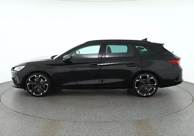 Używany Cupra Leon 245 KM (180 kW) 2021 Czarny Sedan/Limuzyna