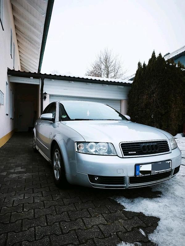 Silber Gebraucht 2002 Audi A4 Limousine | 3.000 € (Etwas zu teuer) - Bild 1/4