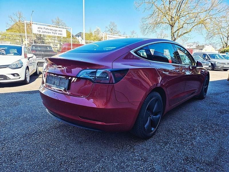 Käytetty Tesla Model 3 Standard Range Plus 225 kW (306 HP) 2021 Punainen Sedan