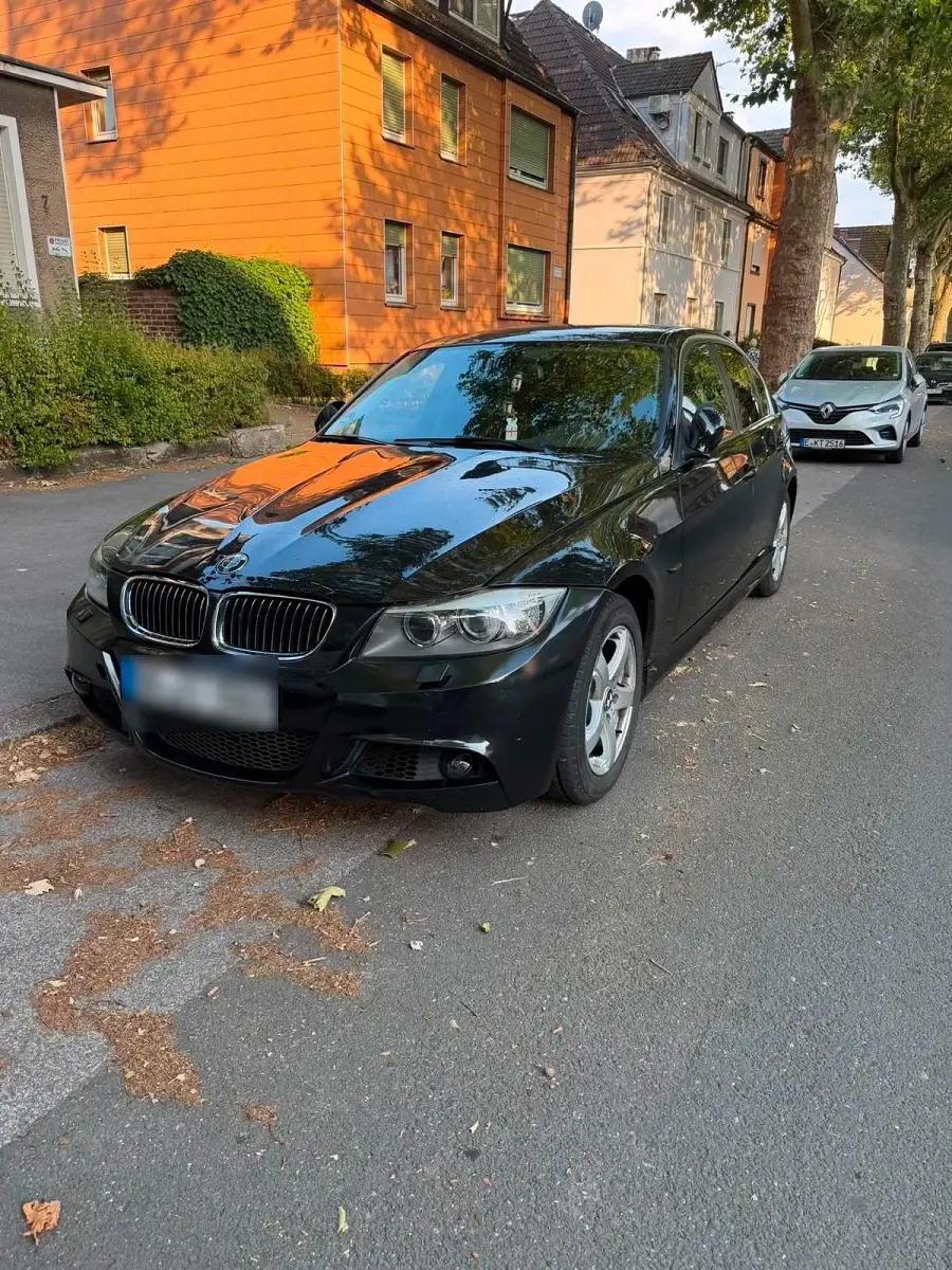 Gebraucht BMW 318 143 PS (105 kW) 2011 Schwarz Limousine