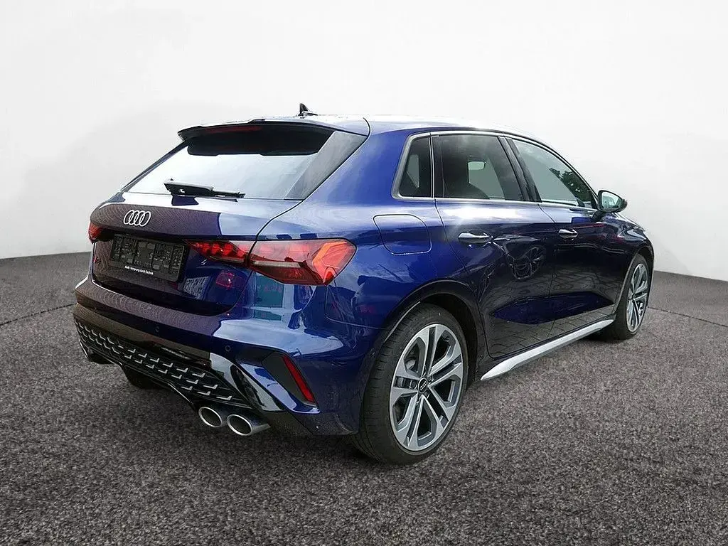 Gebraucht Audi S3 Ambiente 333 PS (244 kW) 2025 Navarrablau metallic Limousine