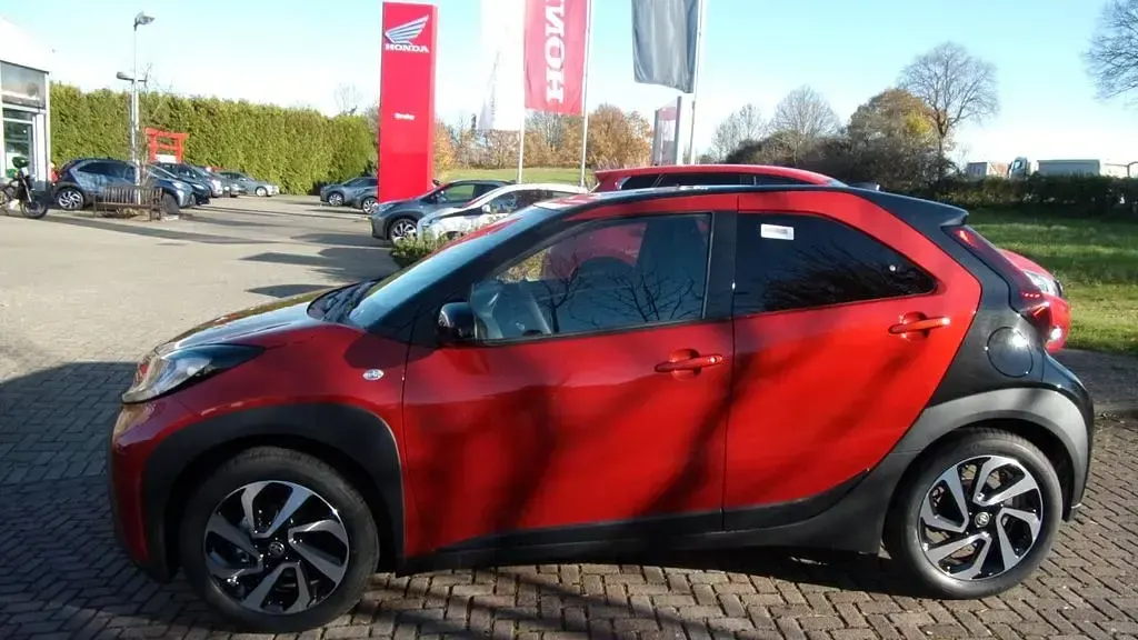 Neu Toyota Aygo X 72 PS (52 kW) 2025 Chillired SUV