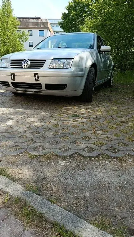 Gebraucht VW Bora Basis 101 PS (74 kW) 1999 Silber Limousine