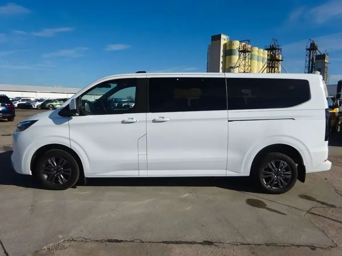 Neu Ford Tourneo Custom Titanium 232 PS (170 kW) 2026 Frozen white Van