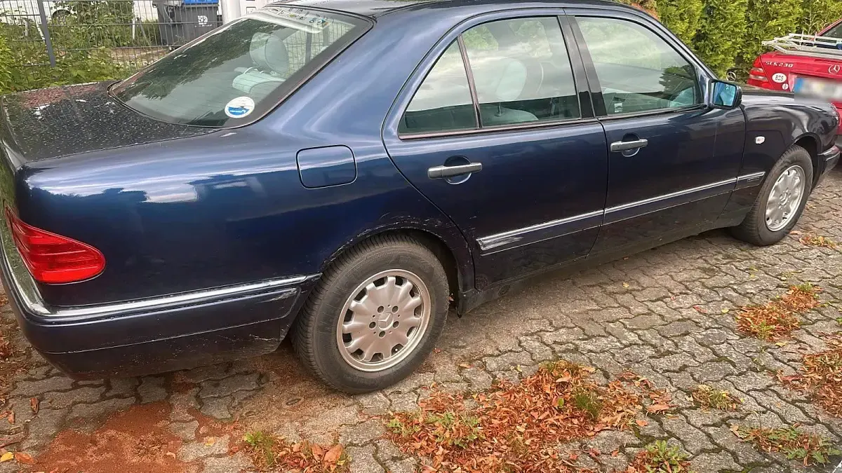 Gebraucht Mercedes E240 177 PS (130 kW) 1997 Limousine