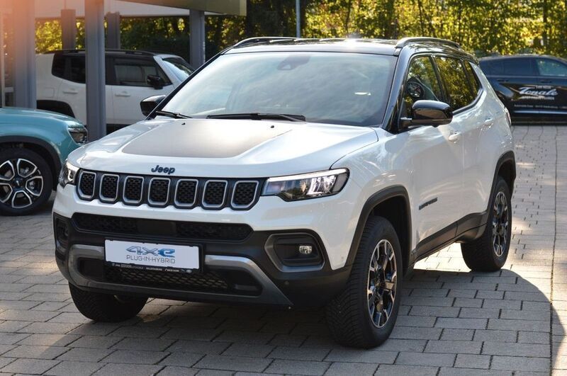 Weiß Gebraucht 2023 Jeep Compass SUV | 32.900 € (Etwas zu teuer) - Bild 1/4