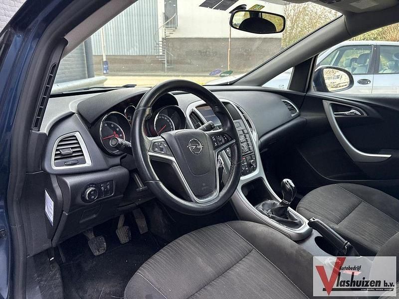 Gebraucht Opel Astra Edition 120 PS (88 kW) 2012 Blau Kombi