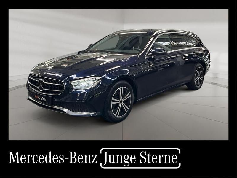 Blau Gebraucht 2022 Mercedes E300 Avantgarde Limousine | 38.910 € (Etwas zu teuer) - Bild 1/4